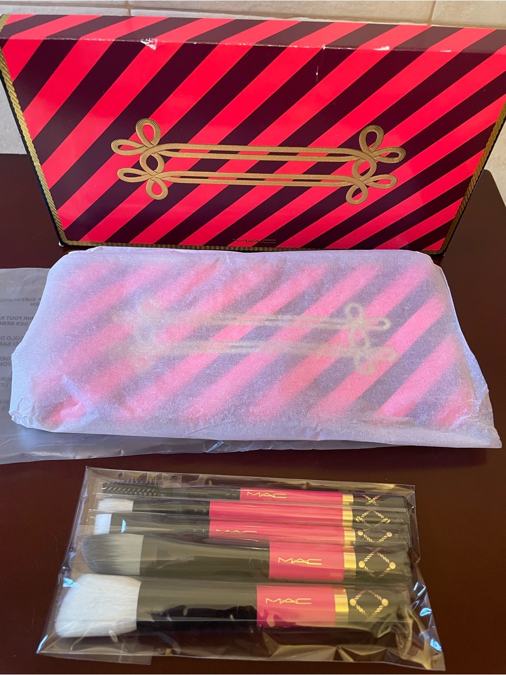 NIB MAC COSMETICS NUTCRACKER SWEET CONTOUR KIT 5 BRUSHES CASE Holiday Set Brush
